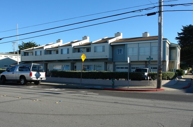 1625 Palmetto Ave in Pacifica, CA - Building Photo - Building Photo