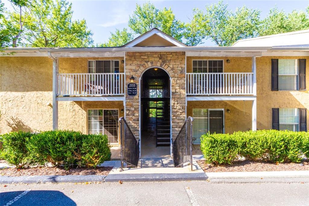 2955 Seven Pines Ln in Atlanta, GA - Building Photo