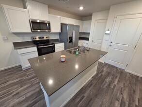 9436 Emerald Mesa St in Las Vegas, NV - Building Photo - Building Photo