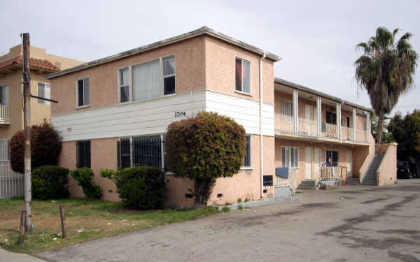 1704 S La Brea Ave in Los Angeles, CA - Building Photo - Building Photo