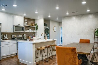5602 Mesa Cir in Dallas, TX - Building Photo - Building Photo