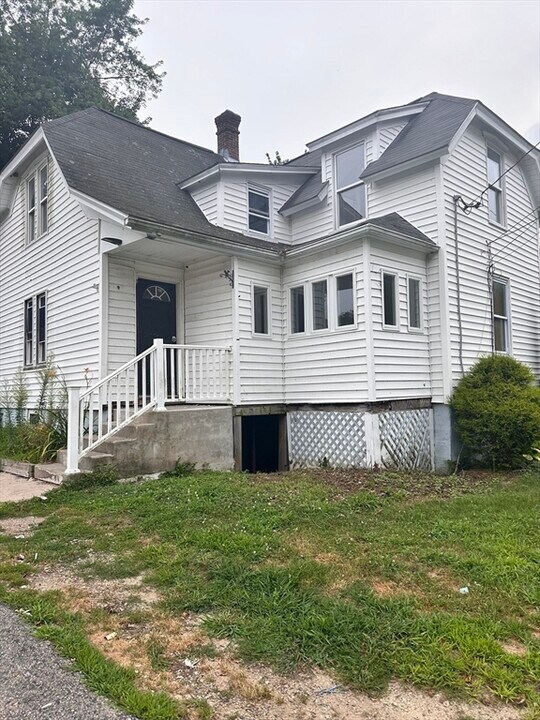 10 Essex St-Unit -2 in Bellingham, MA - Building Photo