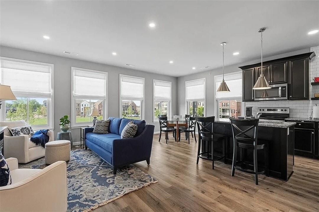 303 Tillary Ln, Unit 201 in Cranberry Township, PA - Building Photo