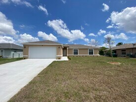 29 SE 15th Ave in Cape Coral, FL - Building Photo