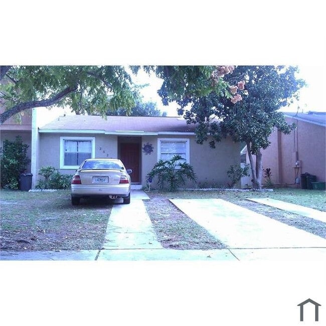 property at 2521 Rio Pinar Lakes Blvd