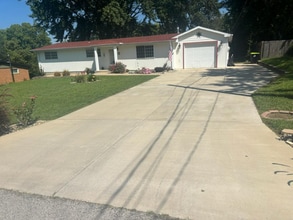 201 Fenestra Ln in East Peoria, IL - Building Photo - Building Photo