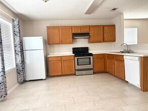 932 White Dove Dr in Arlington, TX - Building Photo - Building Photo