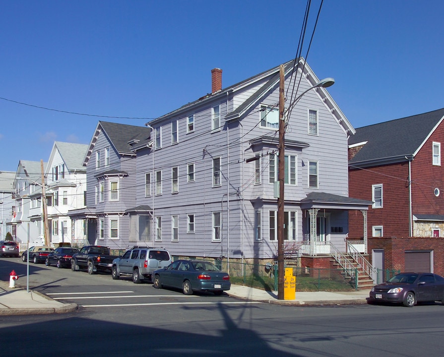 541 Broadway in Fall River, MA - Building Photo