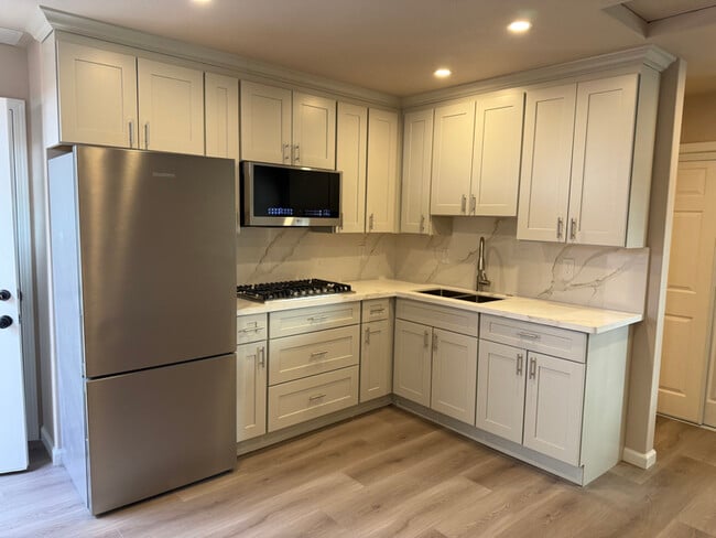 property at 1924 Camargo Dr