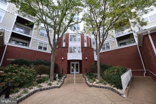 1625 International Dr in McLean, VA - Building Photo - Building Photo