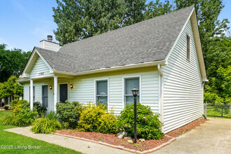 10007 Lauralynn Ct in Louisville, KY - Building Photo - Building Photo
