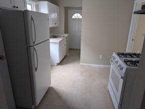 136 Duffy Ave in Hicksville, NY - Foto de edificio - Building Photo