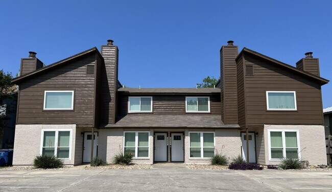 1615 Wycombe St in San Antonio, TX - Foto de edificio - Building Photo