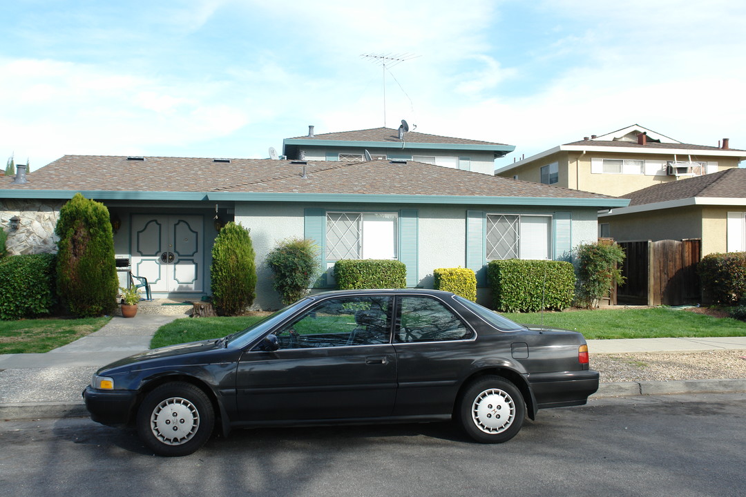 1348 Essex Way in San Jose, CA - Building Photo