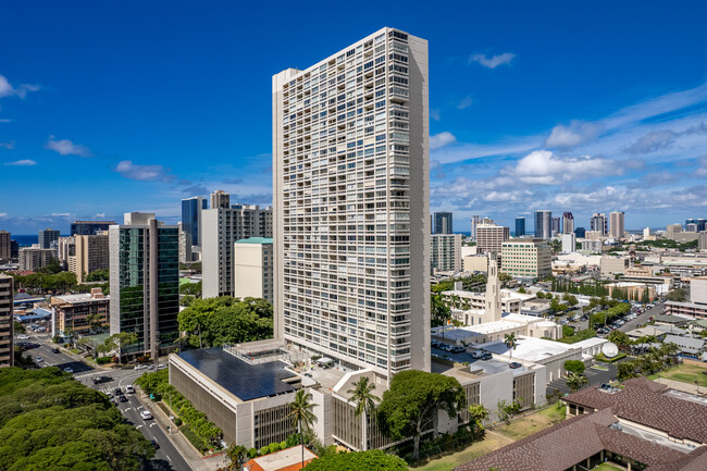 Banyan Tree Plaza in Honolulu, HI - Building Photo - Building Photo