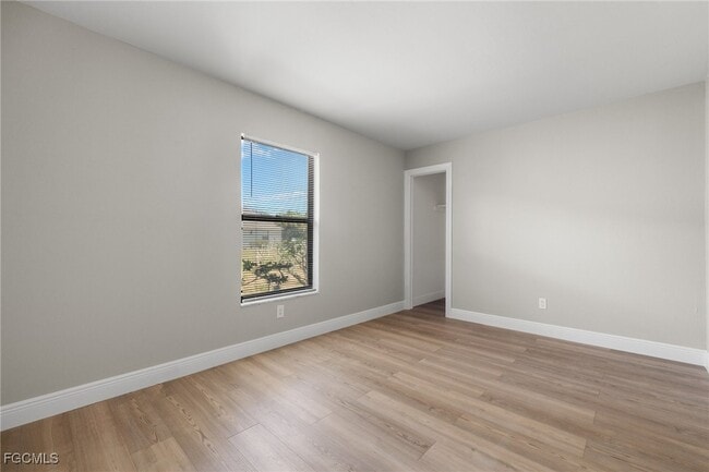 property at 5105 SW Courtyards Ct