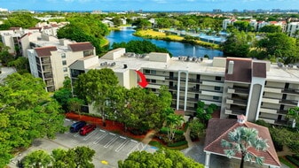 1915 Lavers Cir in Delray Beach, FL - Building Photo