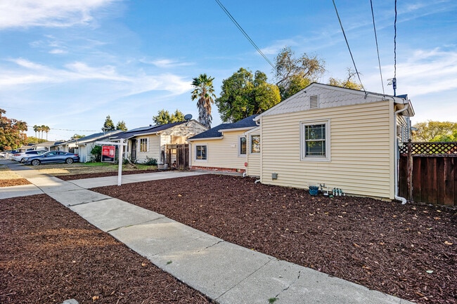 2438 Upland Dr in Concord, CA - Building Photo - Building Photo