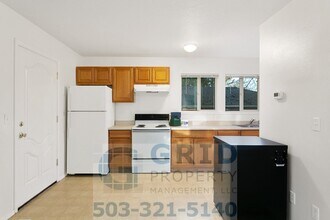 5023 SE 62nd Ave in Portland, OR - Foto de edificio - Building Photo