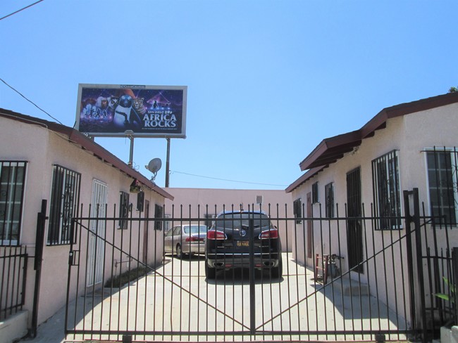 10953 S Vermont Ave in Los Angeles, CA - Building Photo - Building Photo