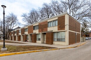 33 Eastmount Av in Toronto, ON - Building Photo