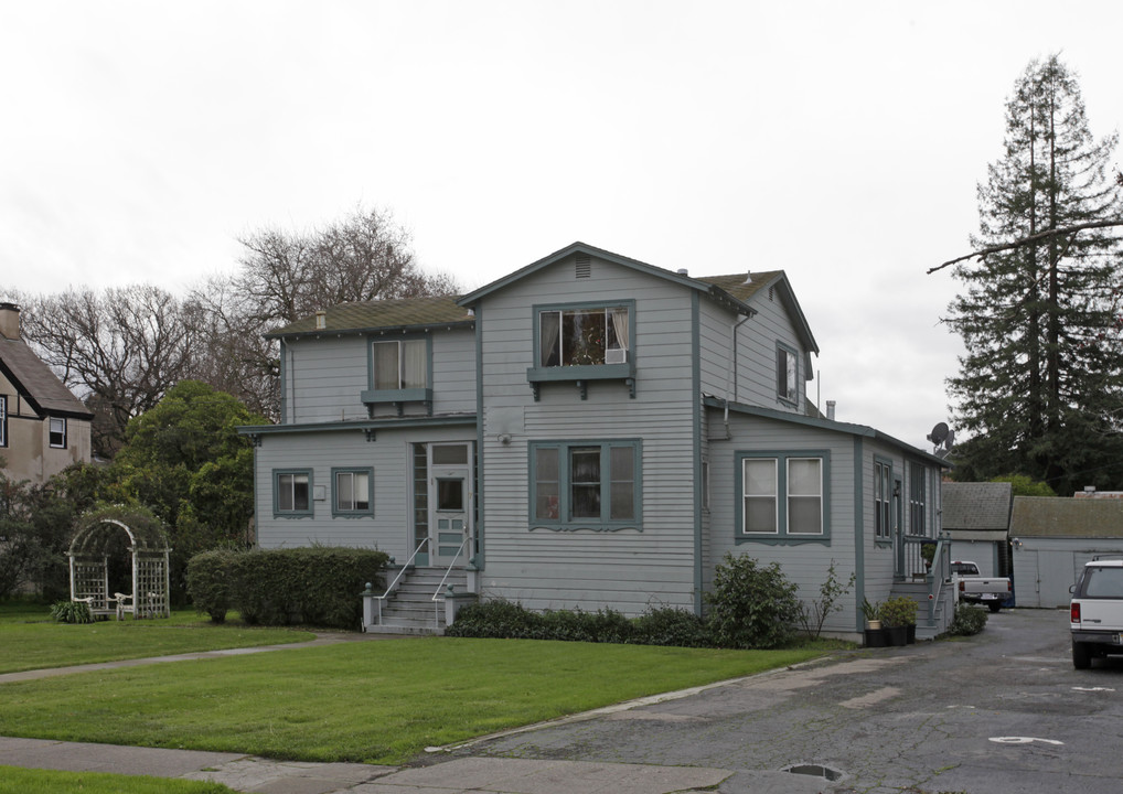 7 Howard St in Petaluma, CA - Building Photo