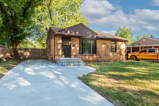 1932 S Battin St in Wichita, KS - Building Photo - Building Photo