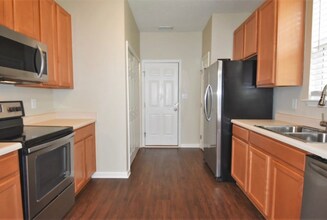 305 Cline Falls Dr in Holly Springs, NC - Building Photo - Building Photo
