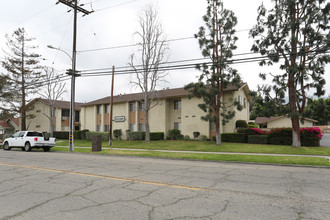 Eastgate Apartments in Santa Paula, CA - Building Photo - Building Photo