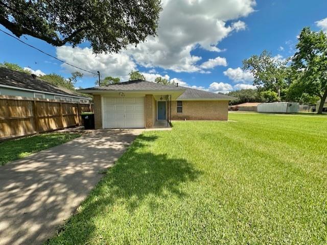 626 N Resident St in Wharton, TX - Building Photo