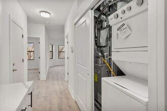 1904 N Whipple St in Chicago, IL - Building Photo - Building Photo