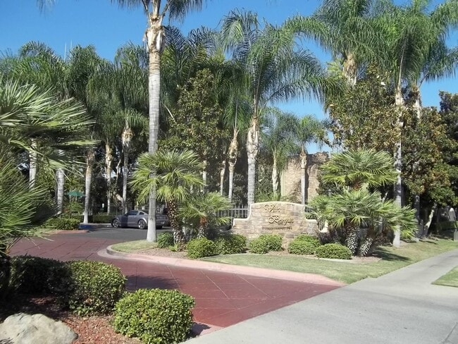 property at 2909 Huntington Blvd