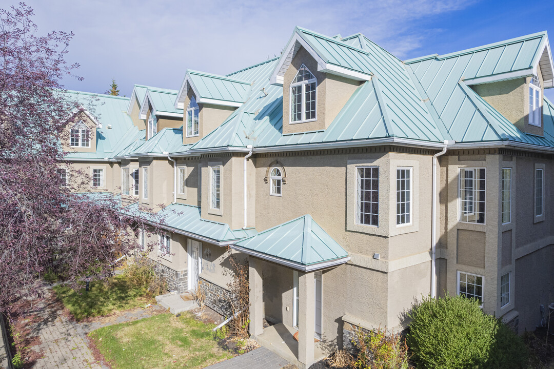 101 2 St SW in Calgary, AB - Building Photo