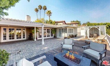2050 Linda Flora Dr in Los Angeles, CA - Building Photo - Building Photo