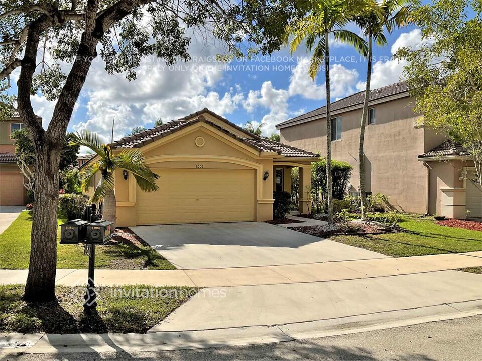 1006 Bamboo Ln in Weston, FL - Building Photo