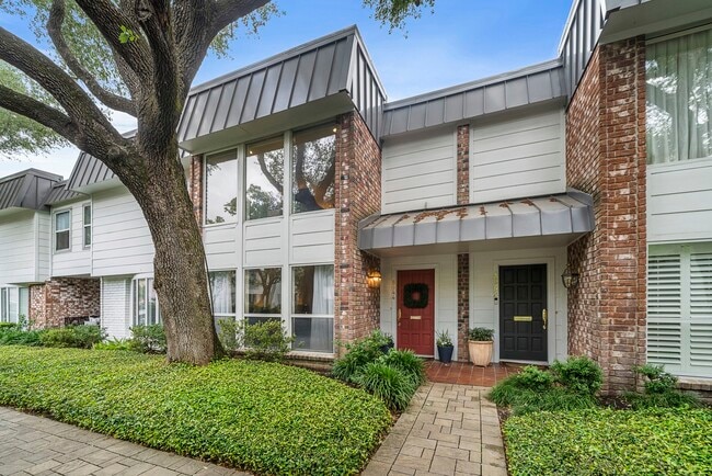 property at 8944 Chatsworth Dr