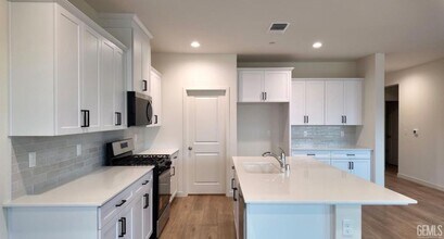 8417 Estes Pk St in Bakersfield, CA - Building Photo - Building Photo