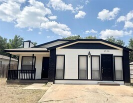 6900 Trendal Ln in Austin, TX - Building Photo