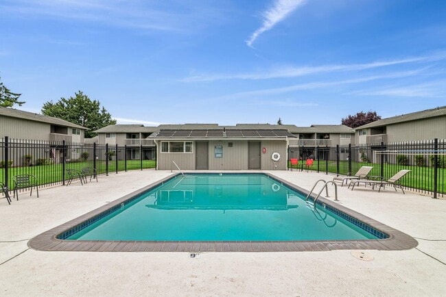 Sequoia Apartments in Springfield, OR - Foto de edificio - Building Photo