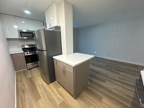 The CitiZen at 4006 Emerald Street in Torrance, CA - Foto de edificio - Building Photo