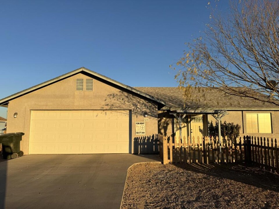 3696 N Rainbow Dr in Kingman, AZ - Building Photo