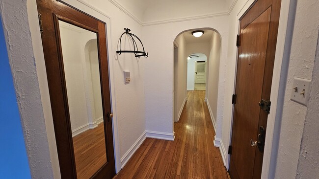 2456 W Catalpa Ave in Chicago, IL - Building Photo - Building Photo
