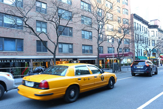 Colonnade East in New York, NY - Building Photo - Building Photo