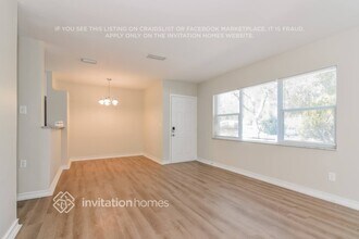 511 Sutton Pl in Brandon, FL - Foto de edificio - Building Photo