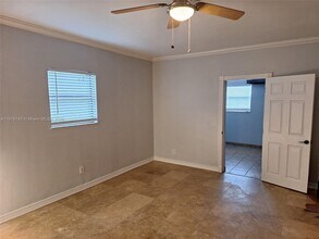 2199 NE 182nd St in North Miami Beach, FL - Foto de edificio - Building Photo