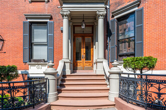 236 Henry Street in New York, NY - Foto de edificio - Building Photo