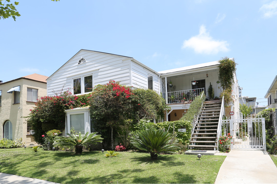 454 S Oakhurst Dr in Beverly Hills, CA - Foto de edificio