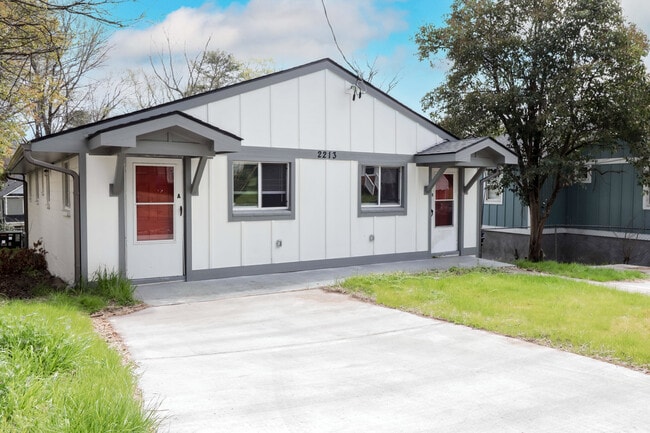 2213 Fitzgerald Ave, Unit B in Durham, NC - Building Photo - Building Photo