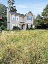 5772-5773 3 Lakes Dr in College Park, GA - Building Photo