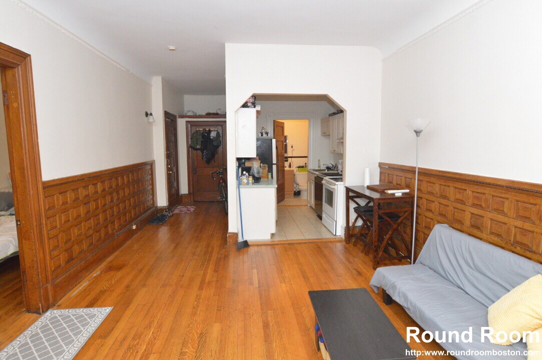 847 Beacon St, Unit 2 in Boston, MA - Building Photo